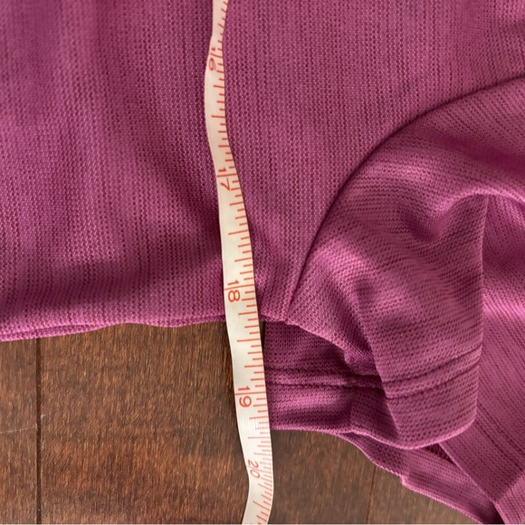 Under Armour NWOT medium light weight top - Picture 4 of 4